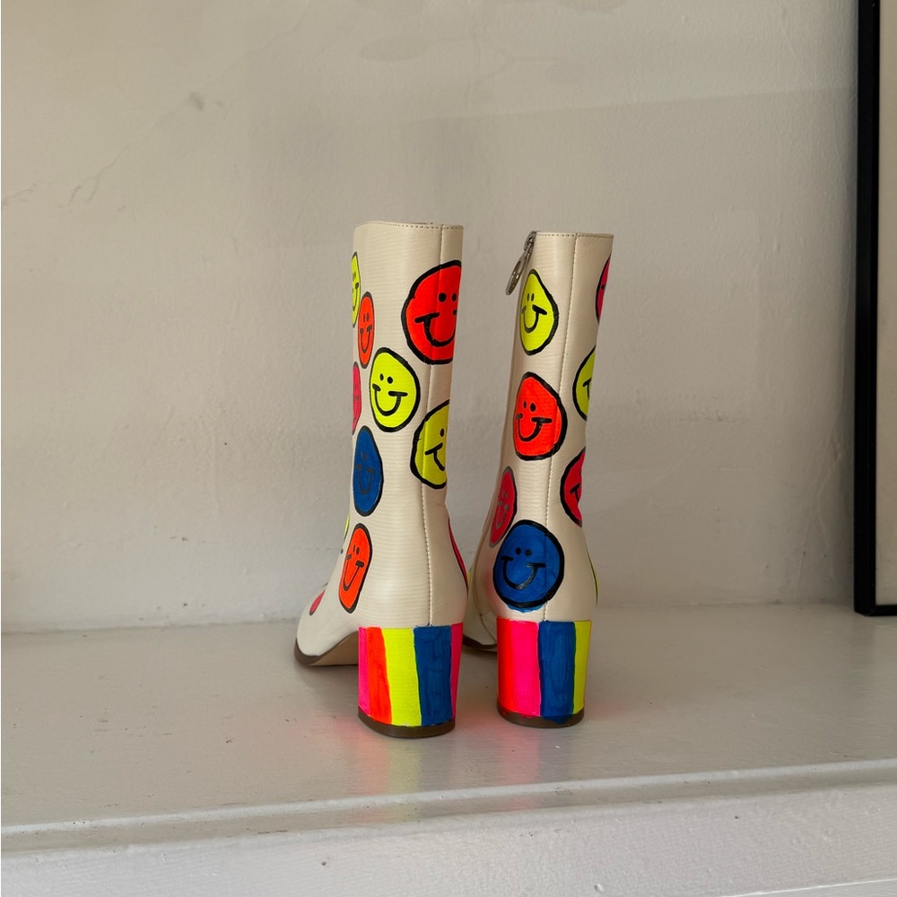 𓆩♡𓆪 Hand Painted Smiley Face Leather Go-Go Boots 𓆩♡𓆪 - Picture 3 of 4